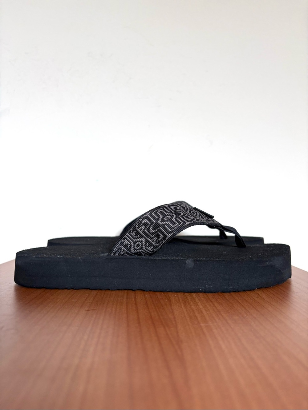 Teva Original Mush 2 Flip-flop Sandals Black Grey Aztec Pattern size 7